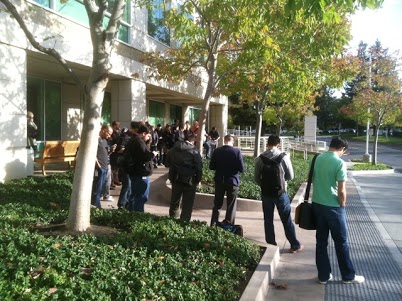 Apple employees being quiet while reading Steve Jobs news