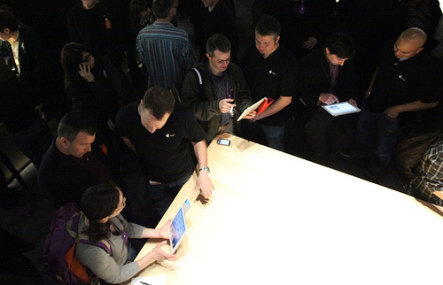The press takes a look at iPad 2